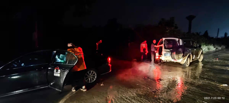洪涝中的首约救援车队：团结是这次救援最大的收获